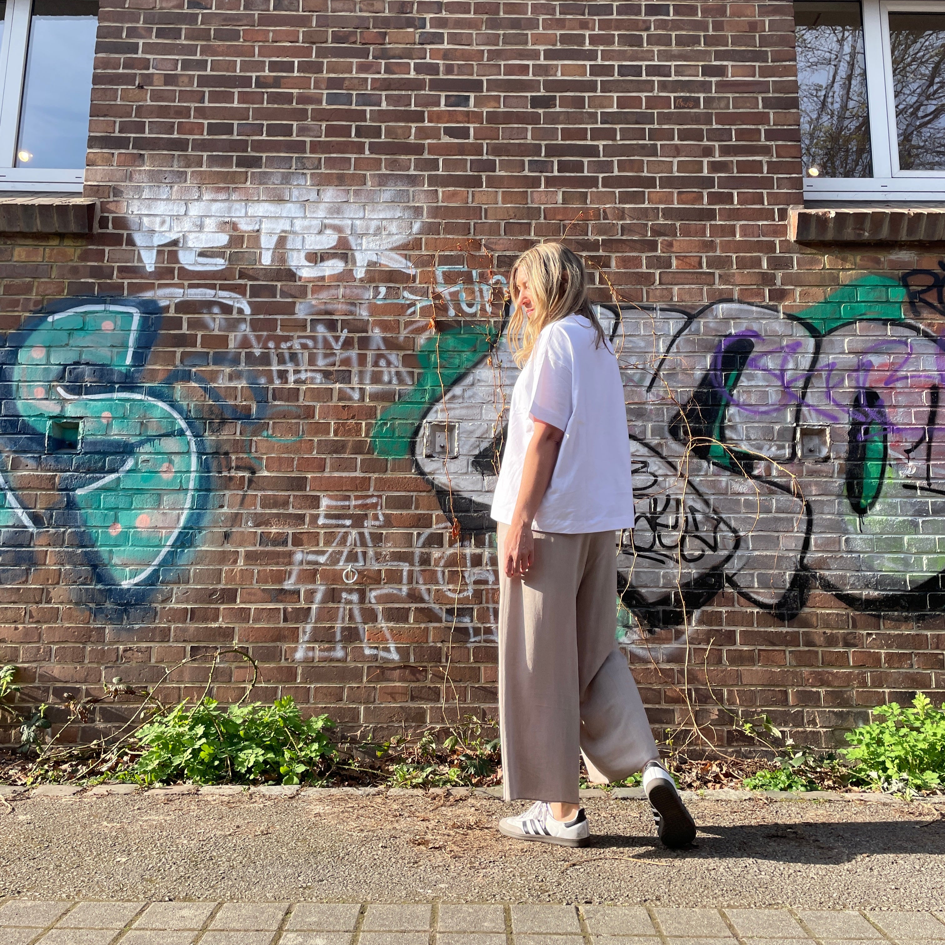 Frau Rabe Bekleidung