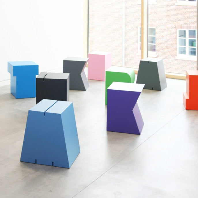 Ausstellungsstück | Buchstabenhocker L