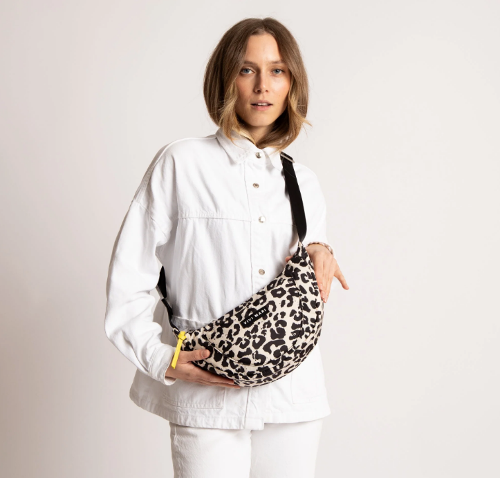 Padded Hip Bag medium | Leo