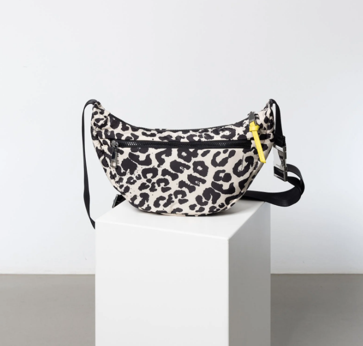 Padded Hip Bag medium | Leo