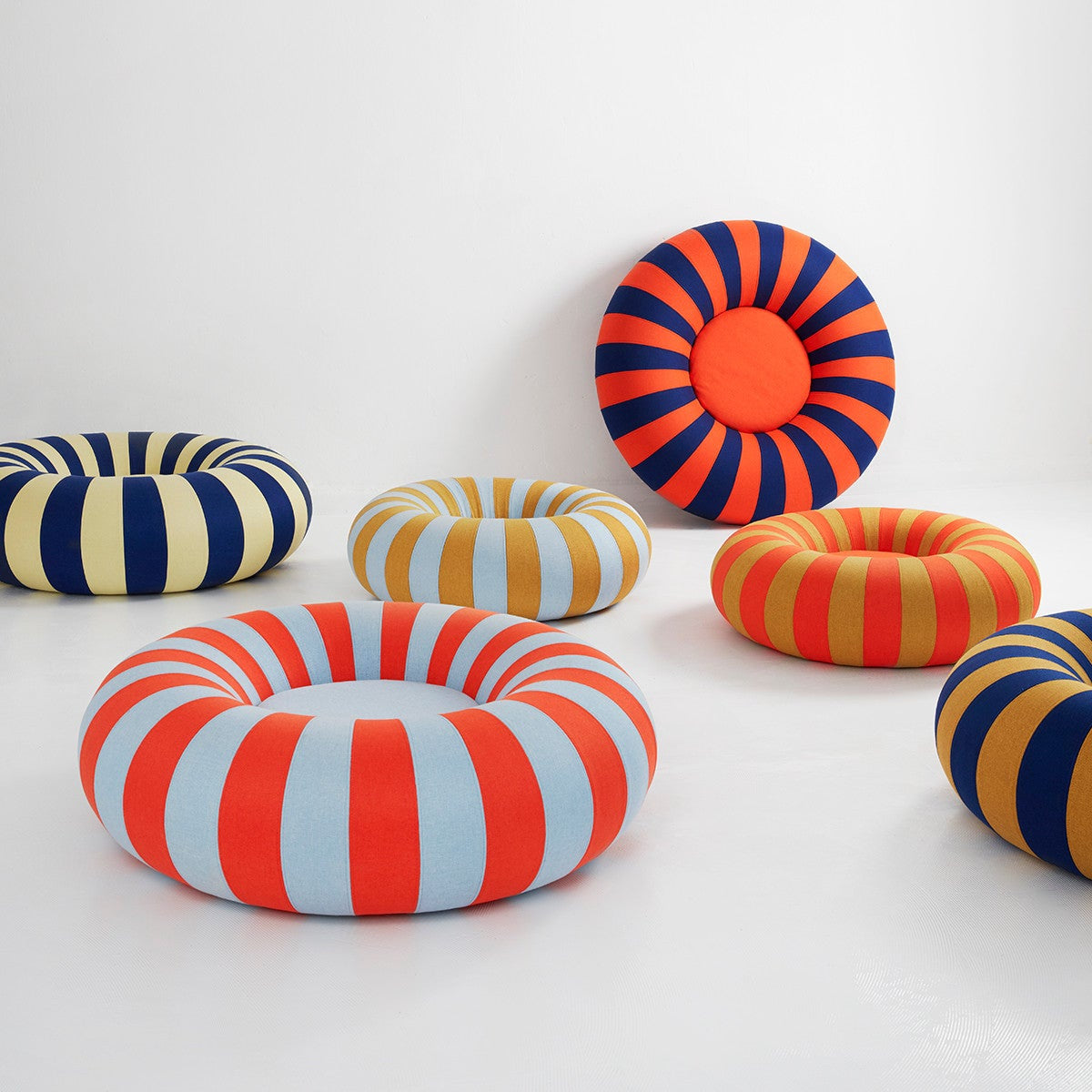 Pouf Float | klein ocker/rot