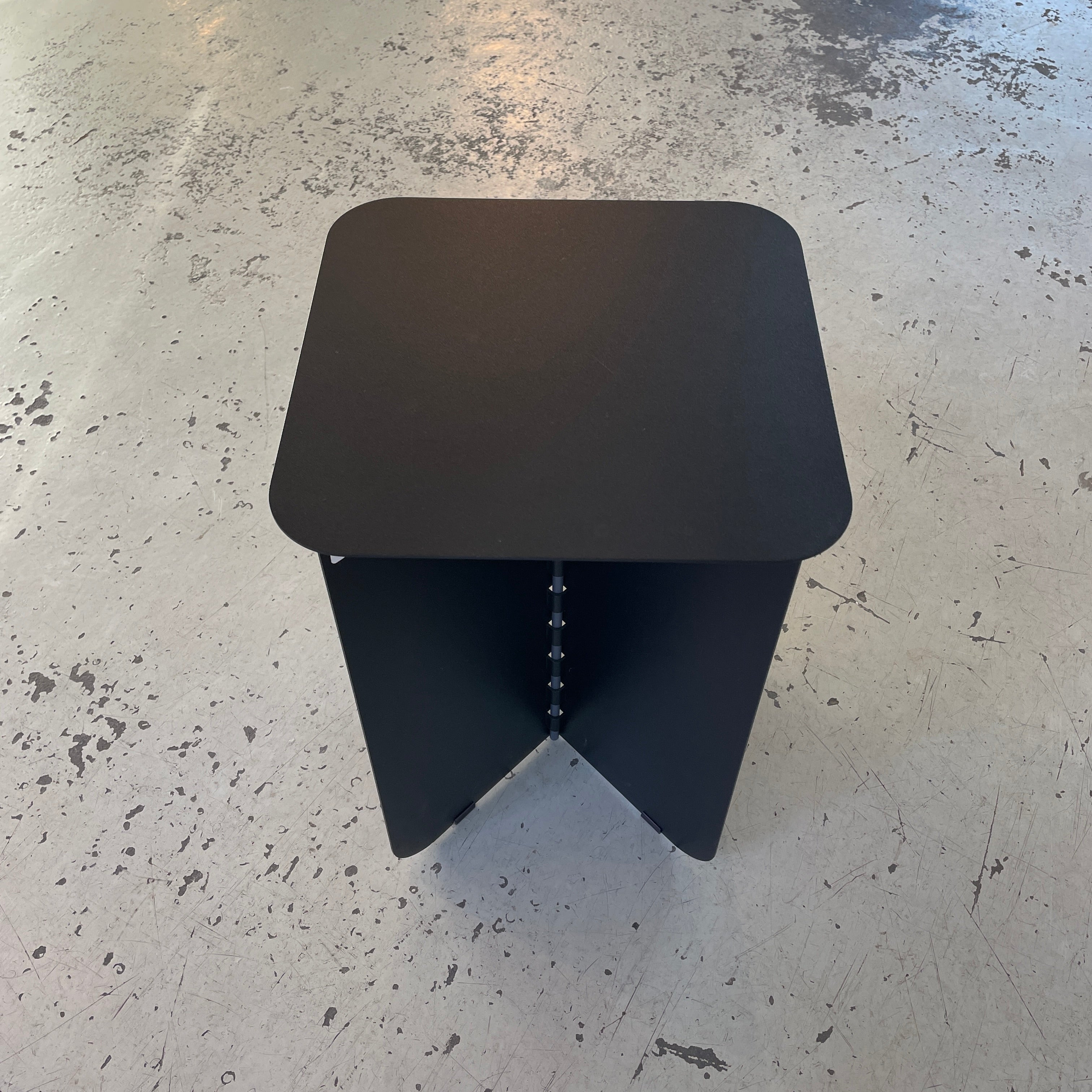 Ausstellungsstück | Beistelltisch Hinge Small