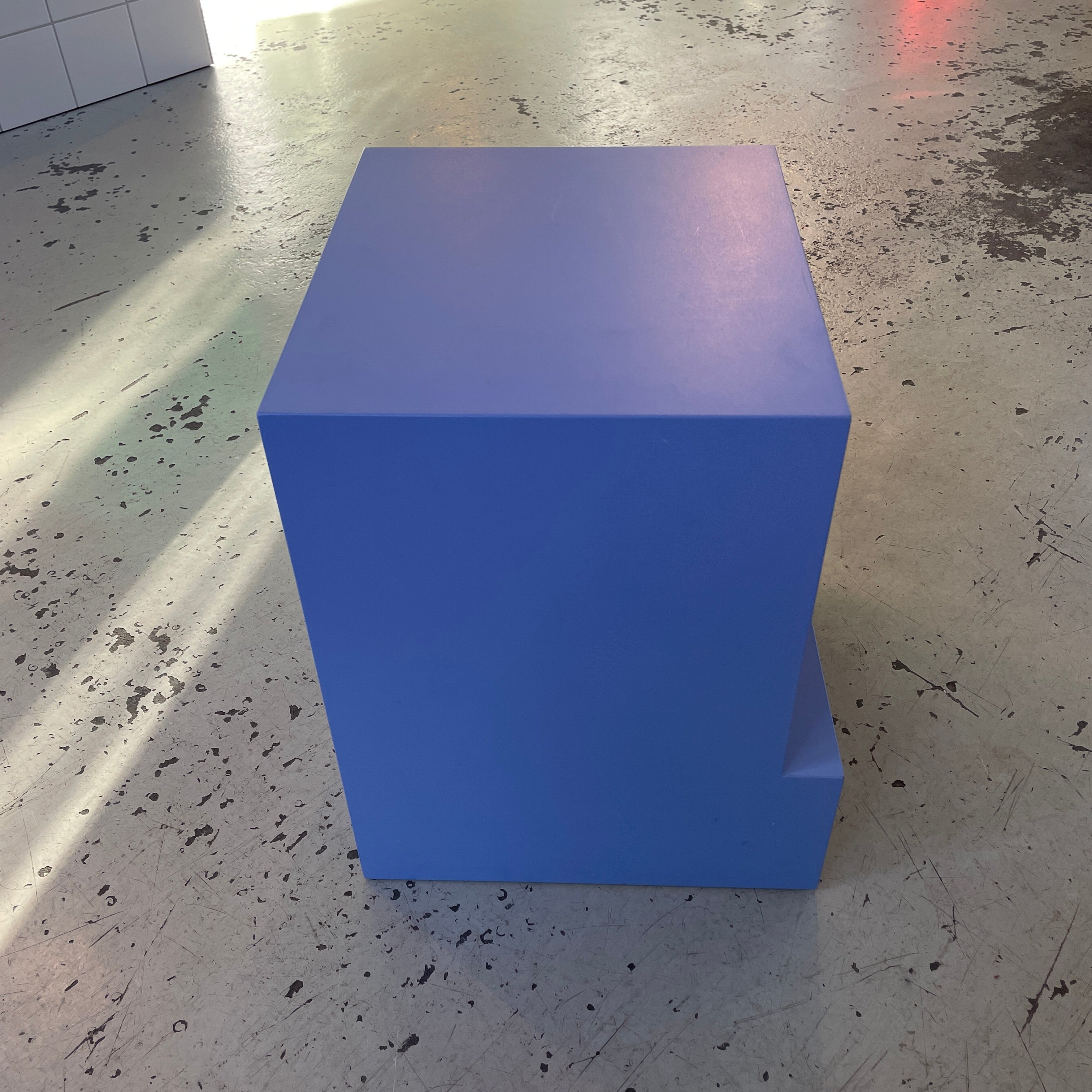 Ausstellungsstück | Buchstabenhocker L