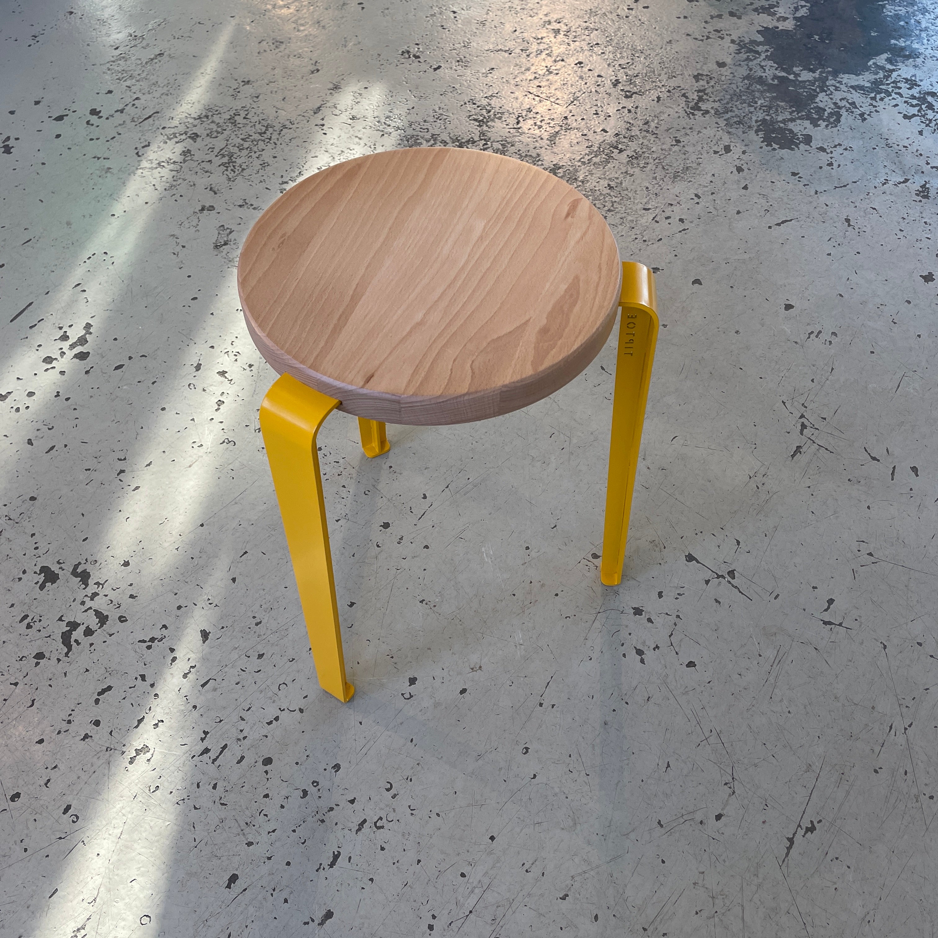 Ausstellungsstück | Hocker Lou