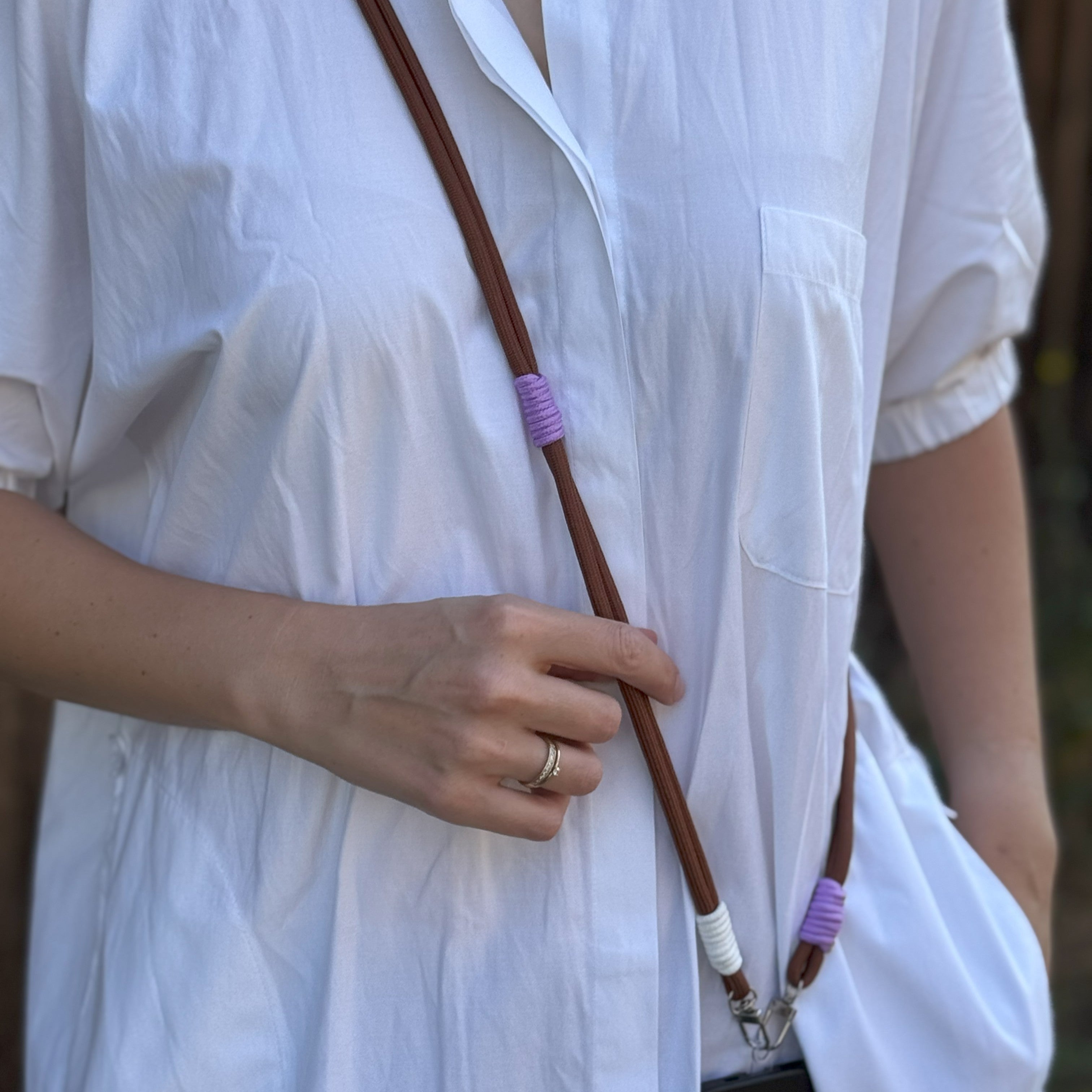 Handykette Torino 12 in Hazelnut von Parsley an Pepper bei Frau Rabe in Die Halle