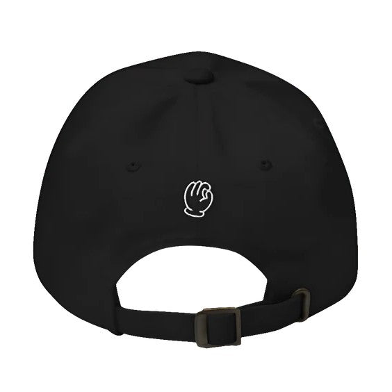 Schwarze 6‑Panel Cap mit gebogenem Schirm, Handzeichen in Weiß auf Baumwollstoff, Studio Ciao