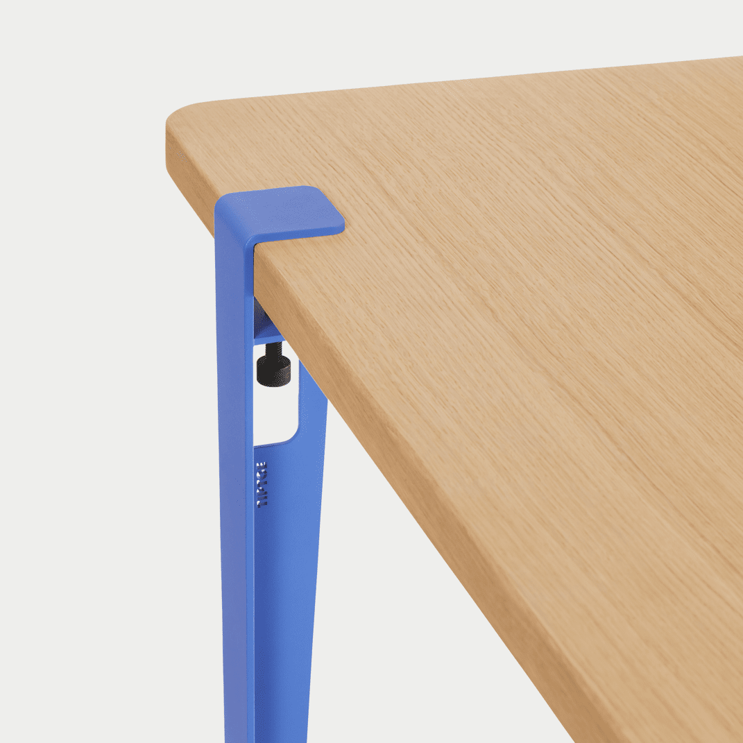 Tischbein von Tiptoe in azure blue bei Frau Rabe im Concept Store Die Halle