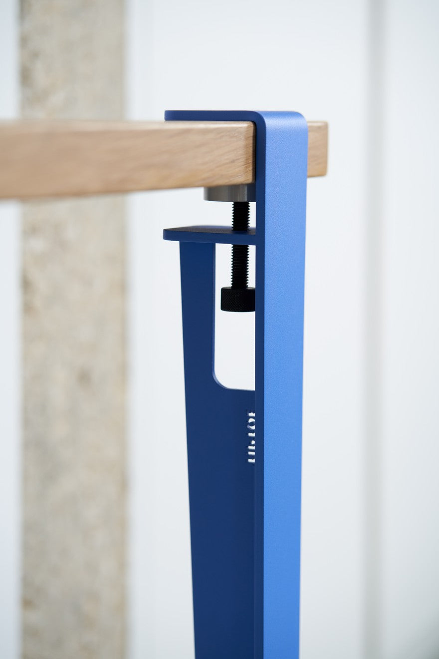 Tischbein von Tiptoe in azure blue bei Frau Rabe im Concept Store Die Halle