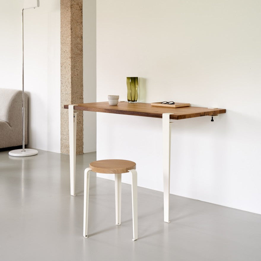 Tischbein von Tiptoe in white cream bei Frau Rabe im Concept Store Die Halle