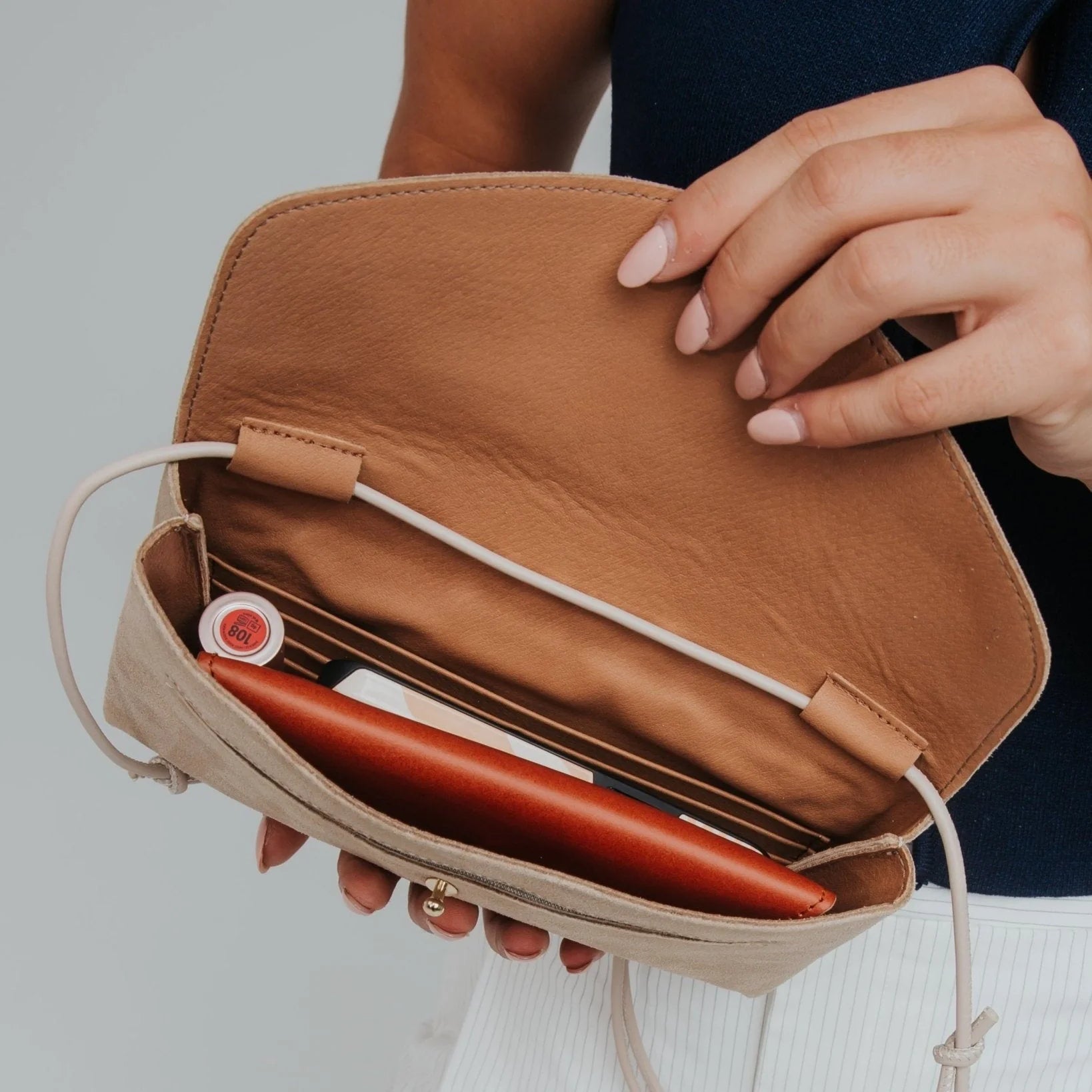 Cute Clutch | Suede Taupe