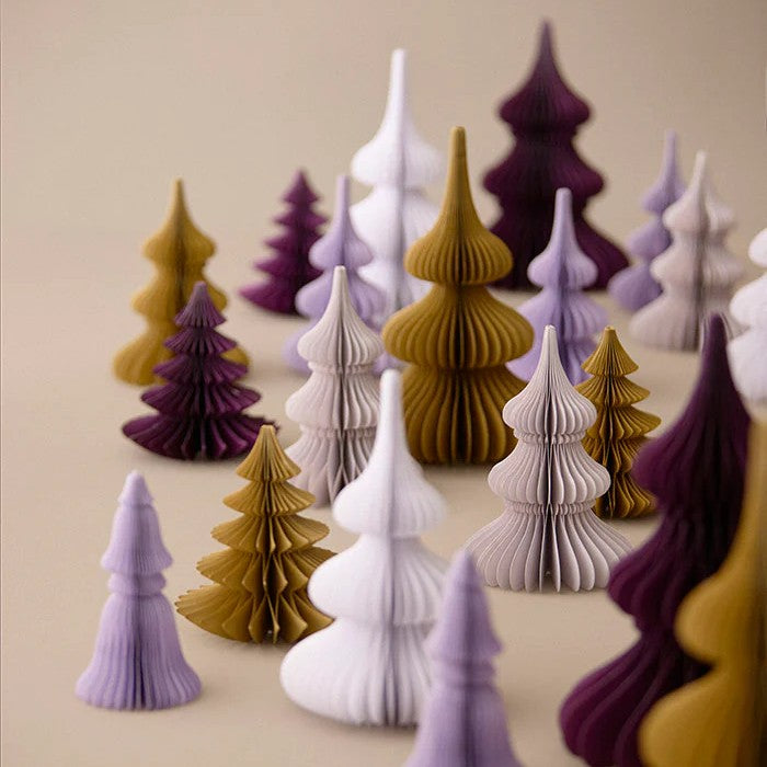 Wabentanne Spruce in 24cm Höhe in der Farbe Lavender von Bungalow bei Frau Rabe im Concept Store Die Halle in Tübingen