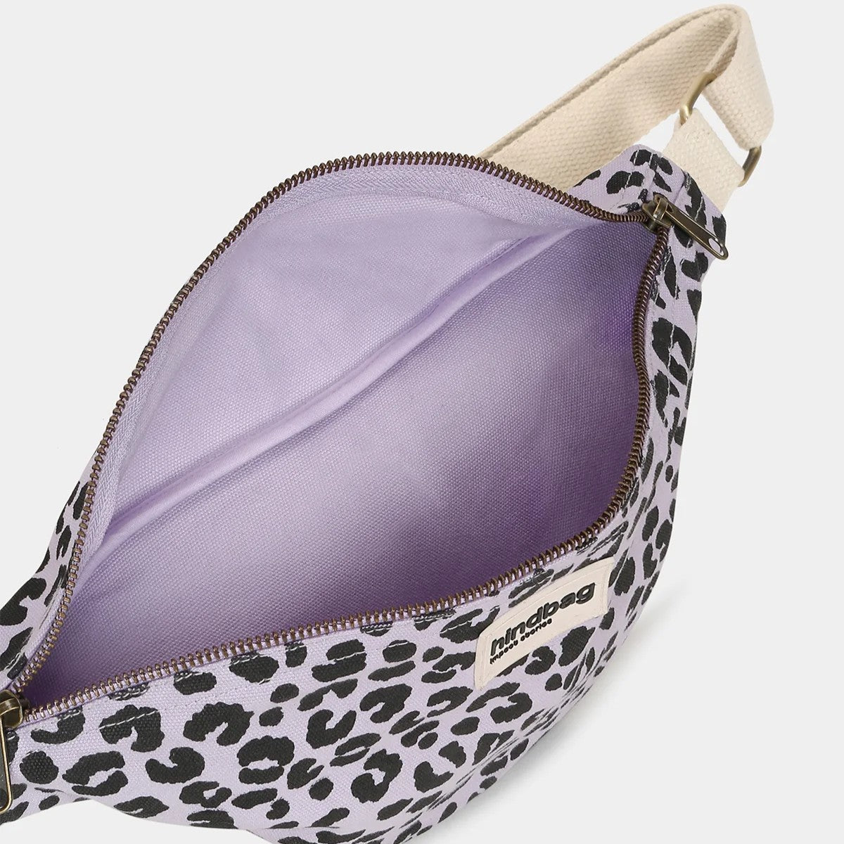 Hindbag Bauchtasche Olivia in Leopard Flieder bei Frau Rabe in Die Halle