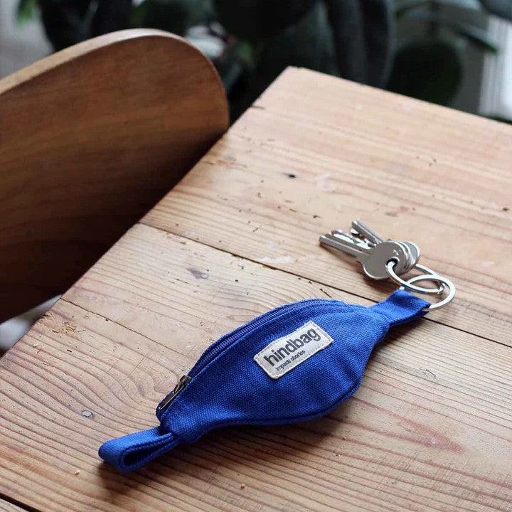 Schlüsselanhänger Côme von Hindbag in Electric Blue bei Frau Rabe im Concept Store Die Halle