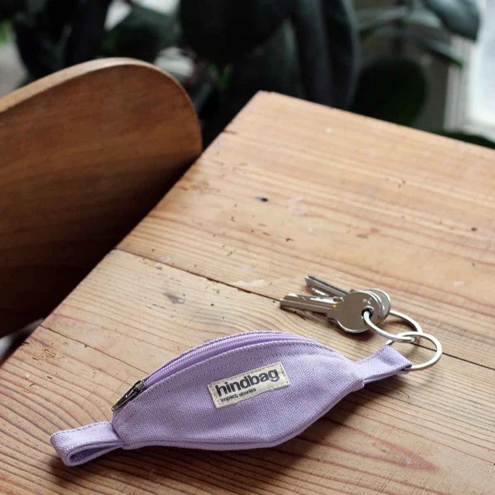 Schlüsselanhänger Côme von Hindbag in Flieder bei Frau Rabe im Concept Store Die Halle