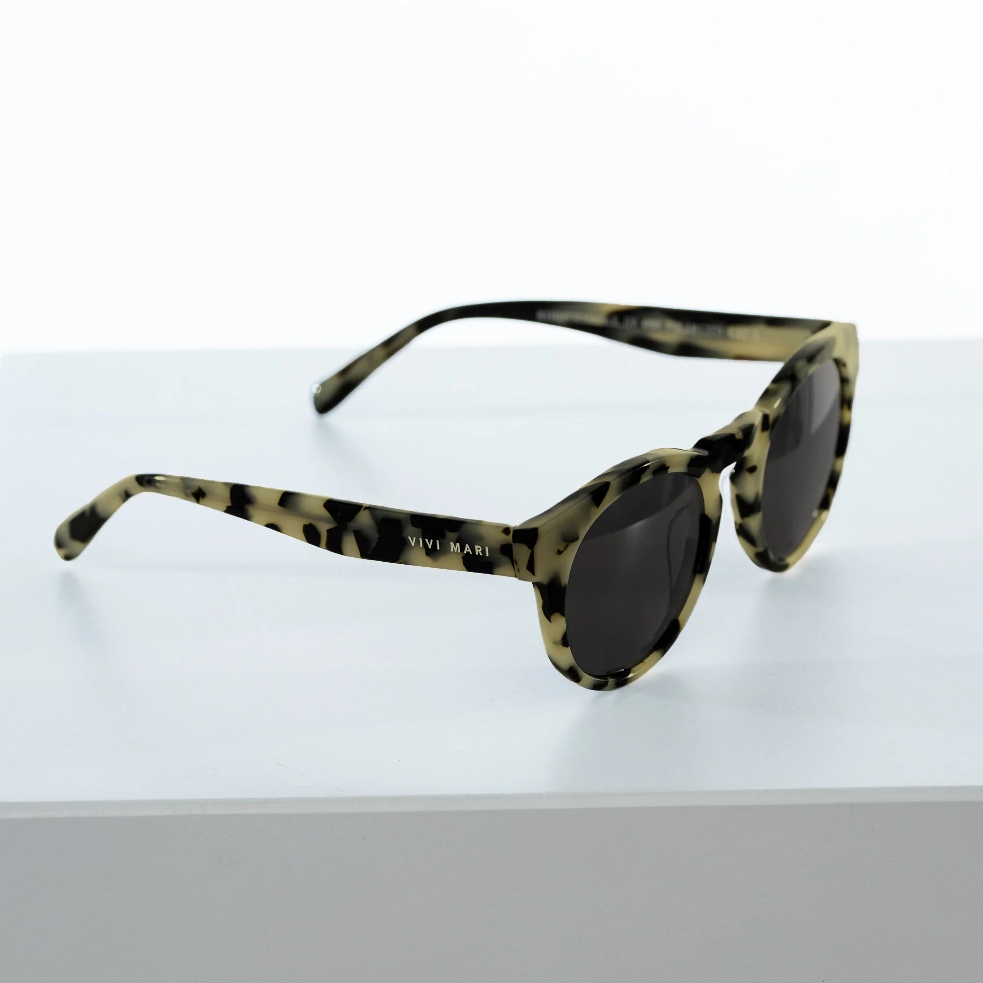 Sonnenbrille Kiss the Sun | leo black/olive