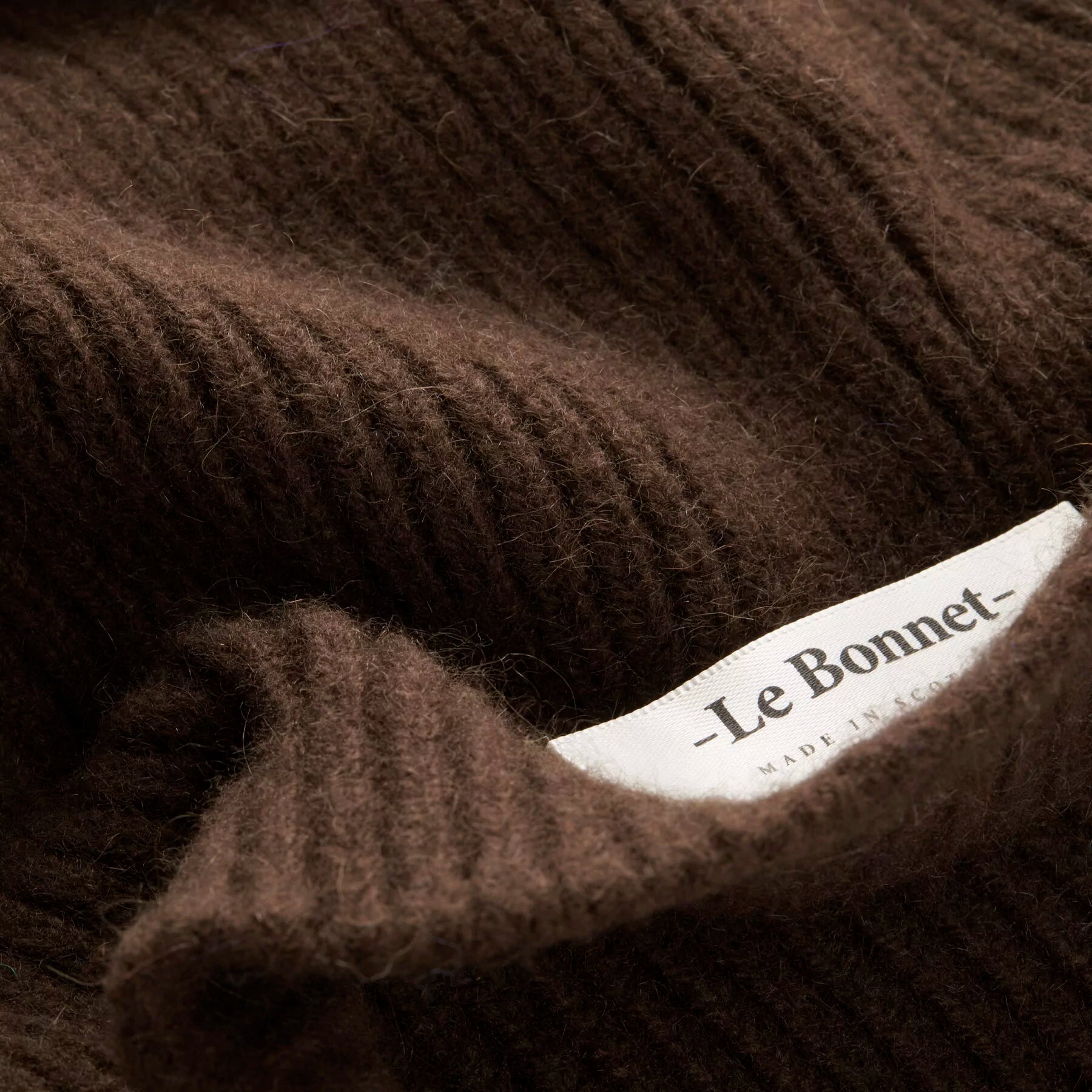 Beanie in der Farbe Gingerbread von Le Bonnet bei Frau Rabe im Concept Store Die Halle