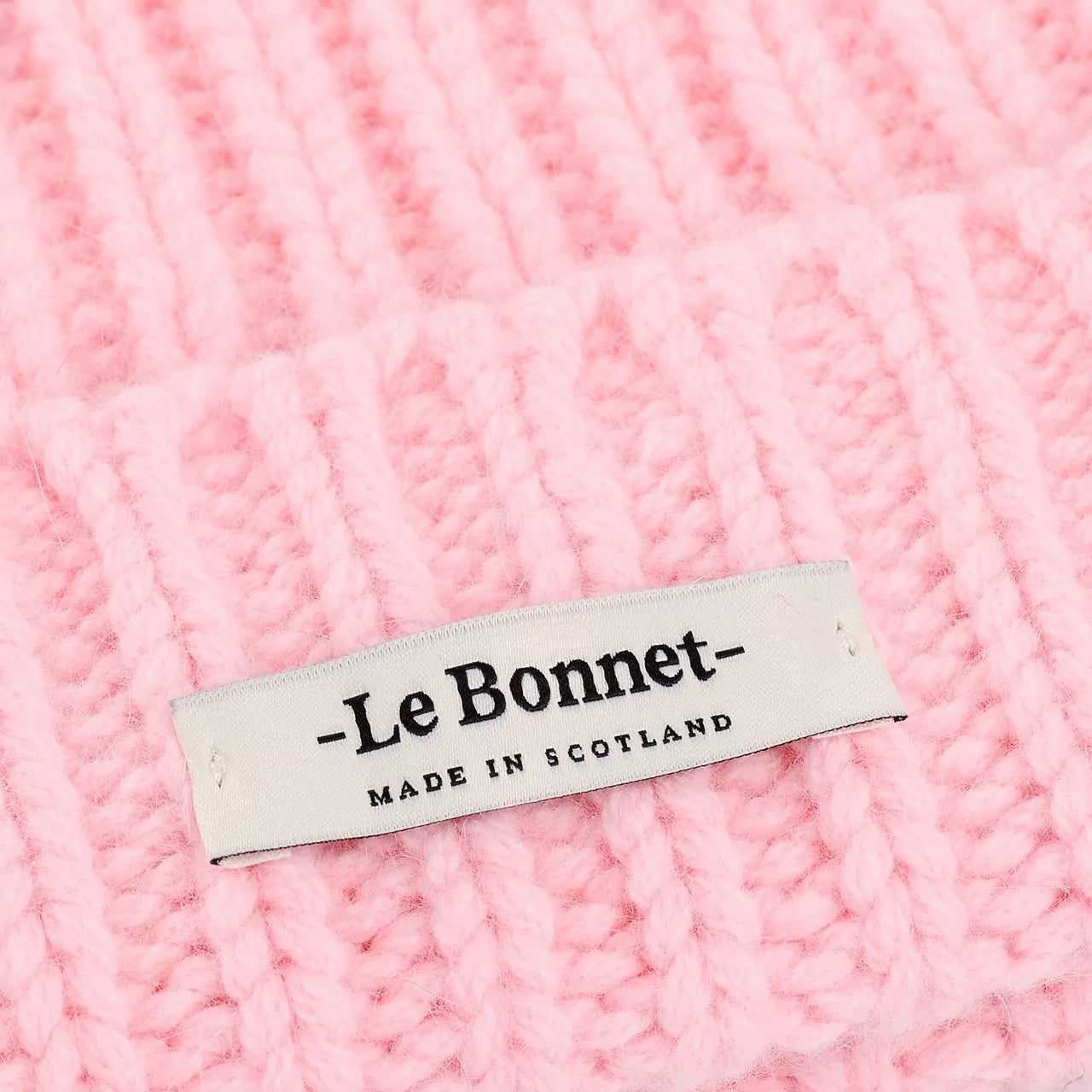 Beanie Logo in der Farbe Blush von Le Bonnet bei Frau Rabe im Concept Store Die Halle