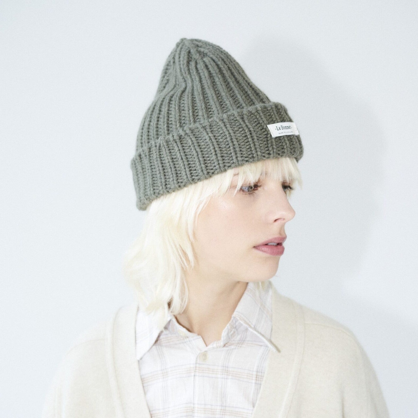 Beanie Logo in der Farbe Croco von Le Bonnet bei Frau Rabe im Concept Store Die Halle