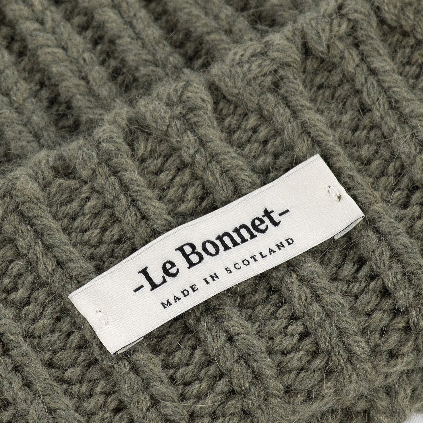 Beanie Logo in der Farbe Croco von Le Bonnet bei Frau Rabe im Concept Store Die Halle