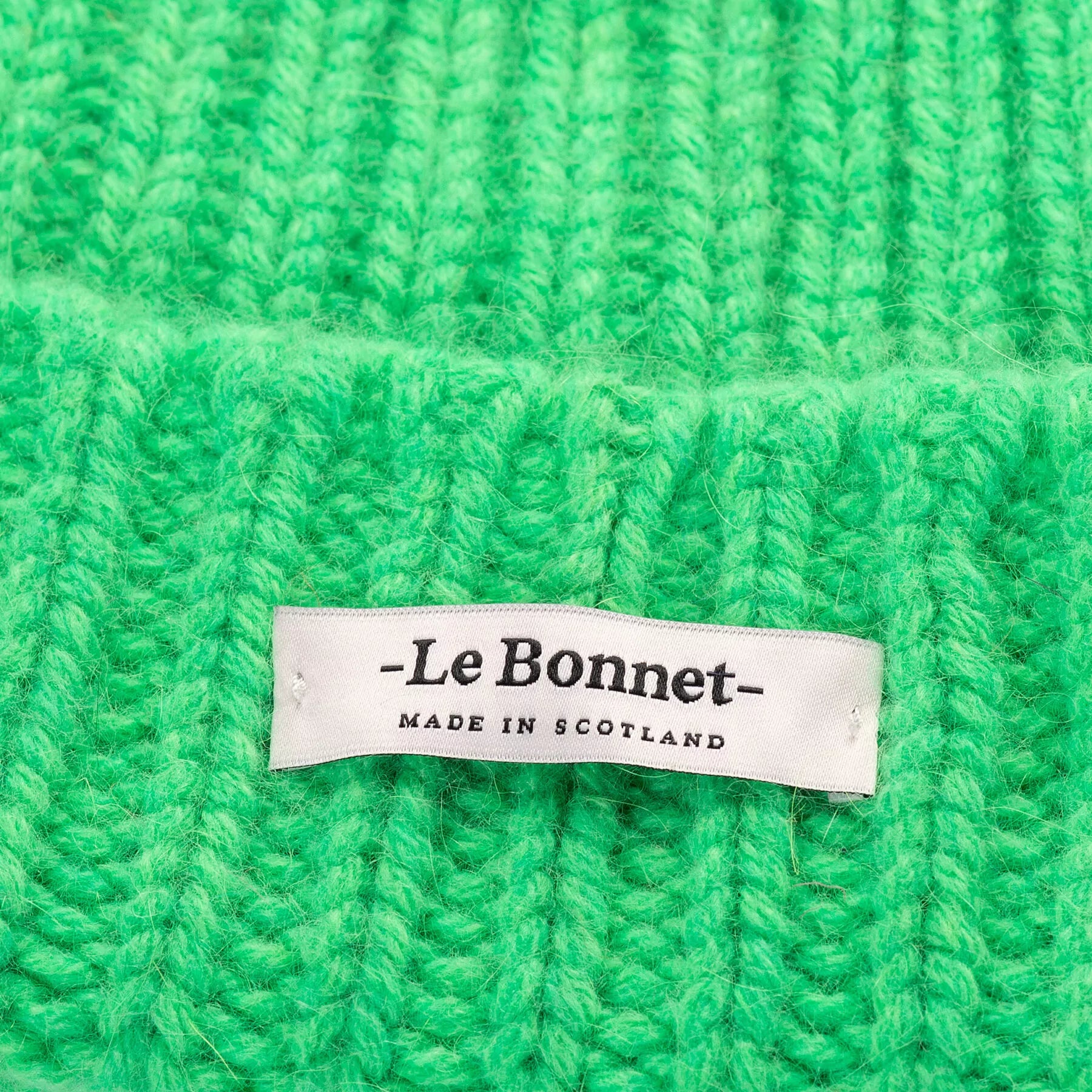 Beanie Logo in der Farbe Neon Green von Le Bonnet bei Frau Rabe im Concept Store Die Halle