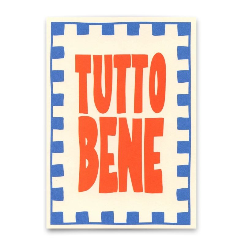 Postkarte "Tutto Bene" mit orangefarbenem Schriftzug und blauem Zackenrahmen auf cremefarbenem Hintergrund