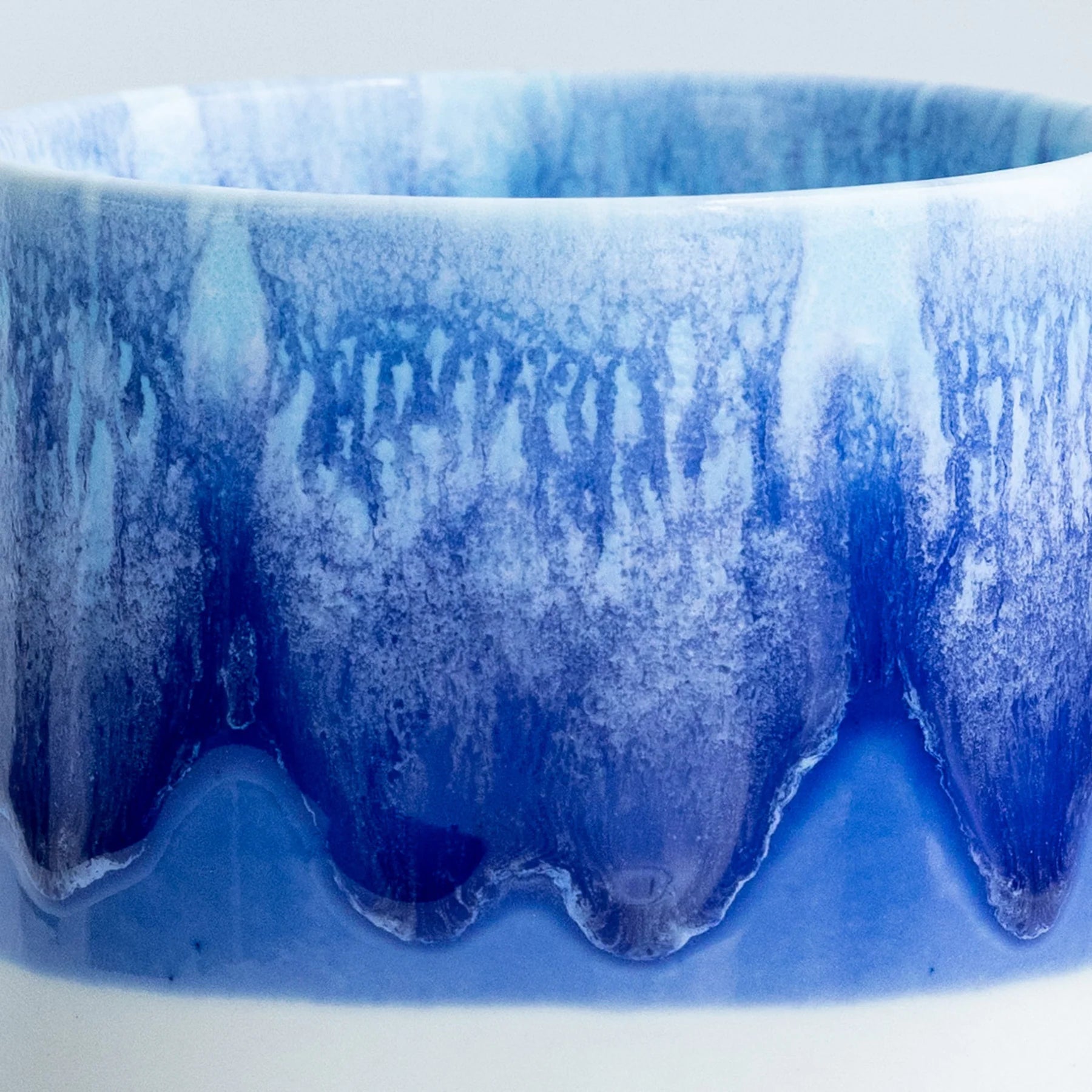 Quench Cup von Studio Arhoj in der Farbe Dolphin bei Frau Rabe im Concept Store Die Halle