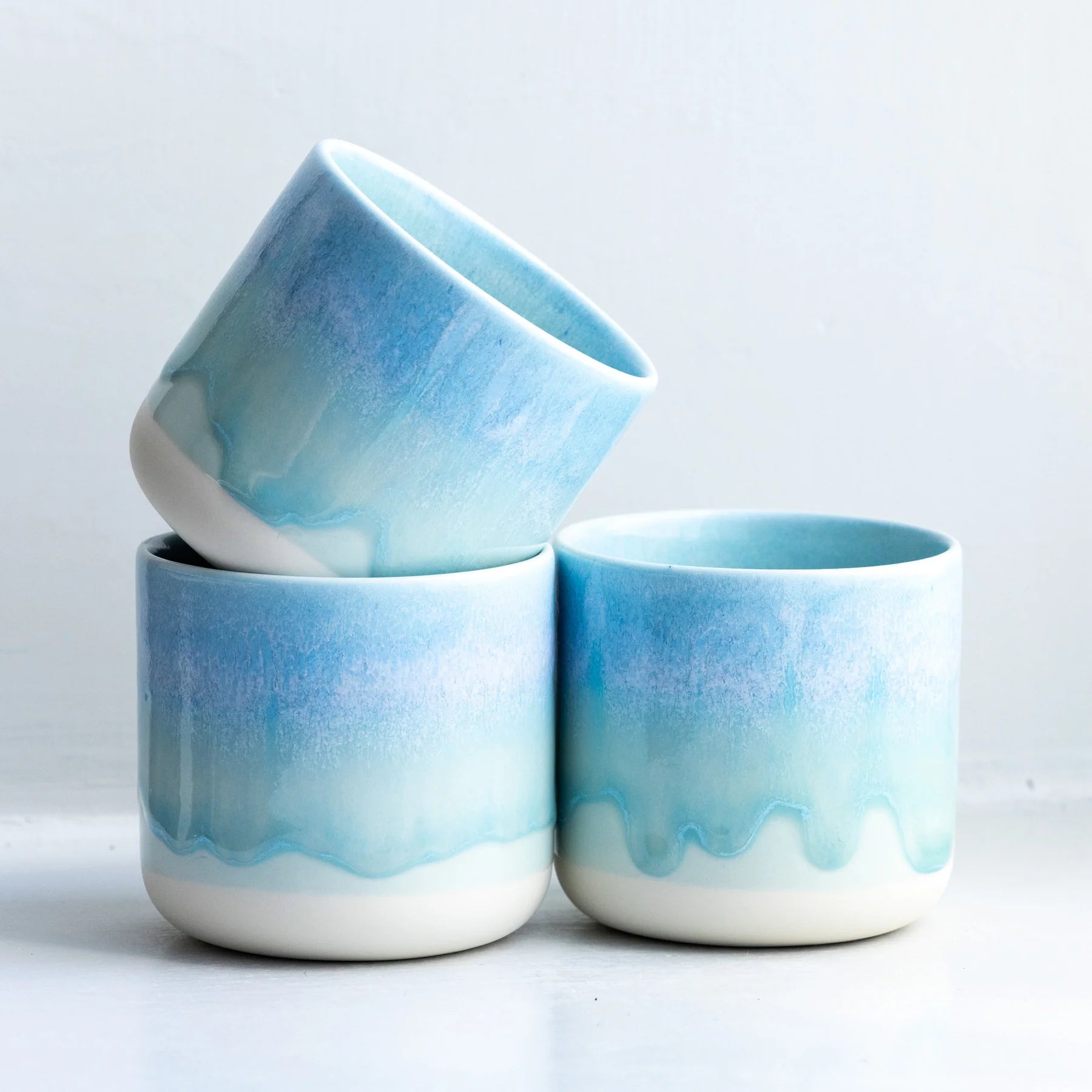 Quench Cup von Studio Arhoj in der Farbe Pacifica bei Frau Rabe im Concept Store Die Halle