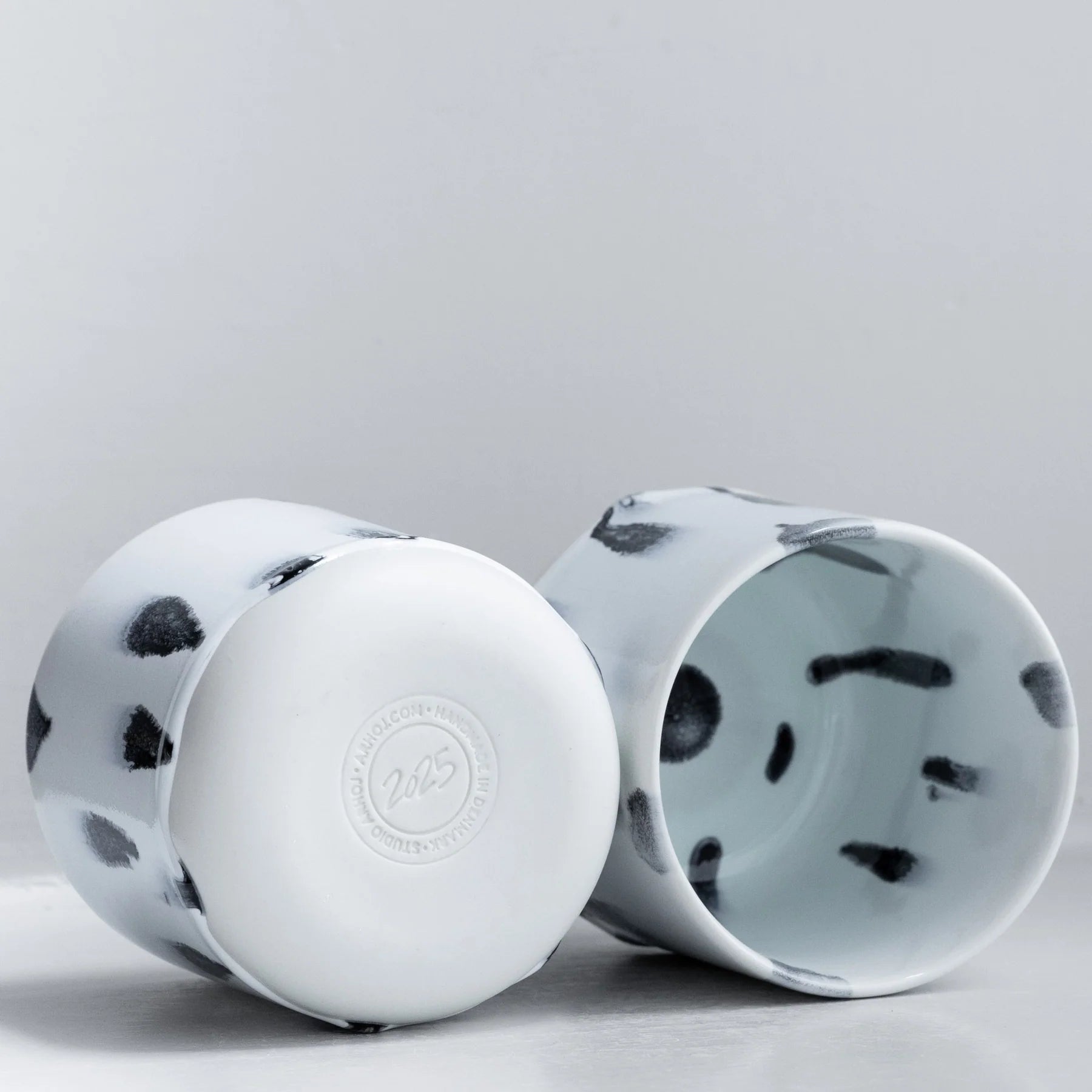 Quench Cup von Studio Arhoj in der Farbe Spot bei Frau Rabe im Concept Store Die Halle