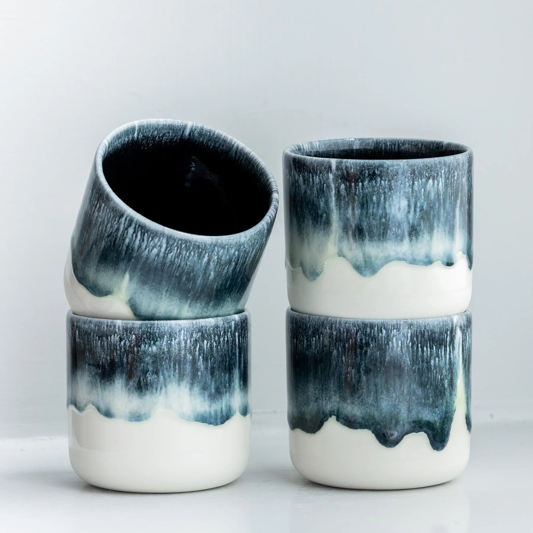 Quench Cup von Studio Arhoj in der Farbe Stargazer bei Frau Rabe im Concept Store Die Halle