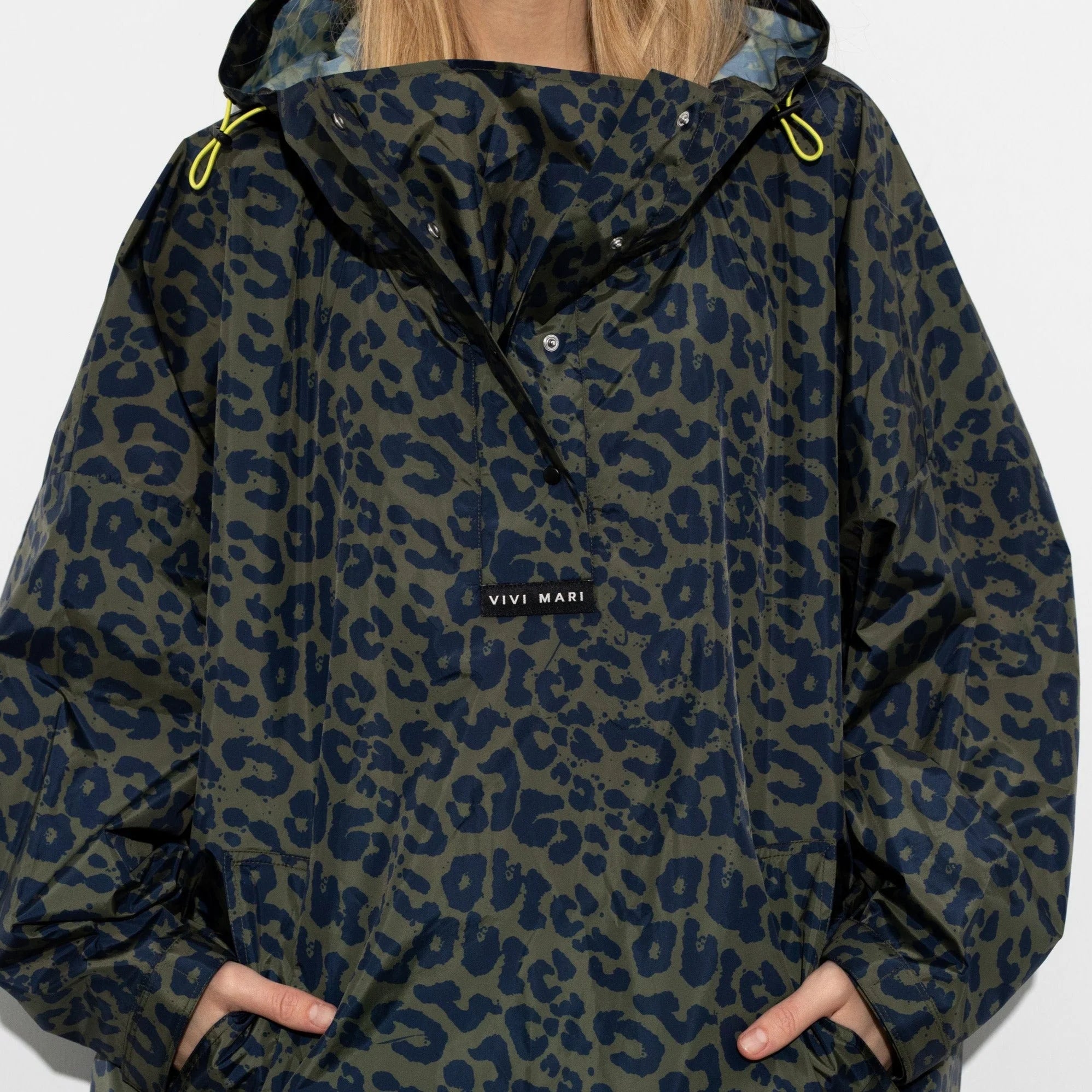 Regenponcho Leo Splashes in der Farbe Navy / olive von Vivi Mari bei Frau Rabe