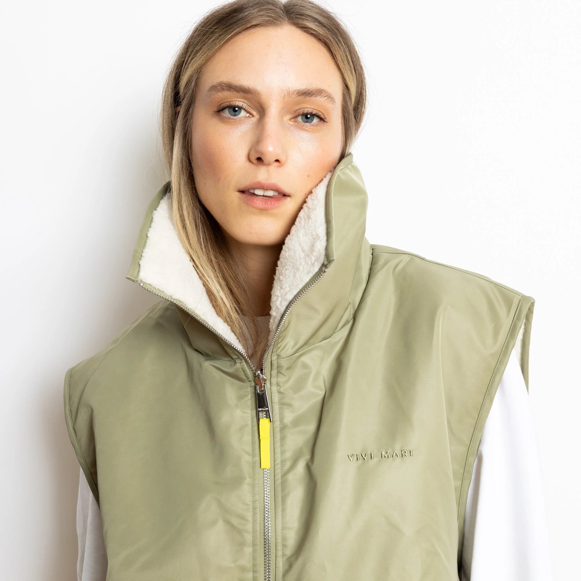 Reversible Bomber Weste | Pale Olive/Sand