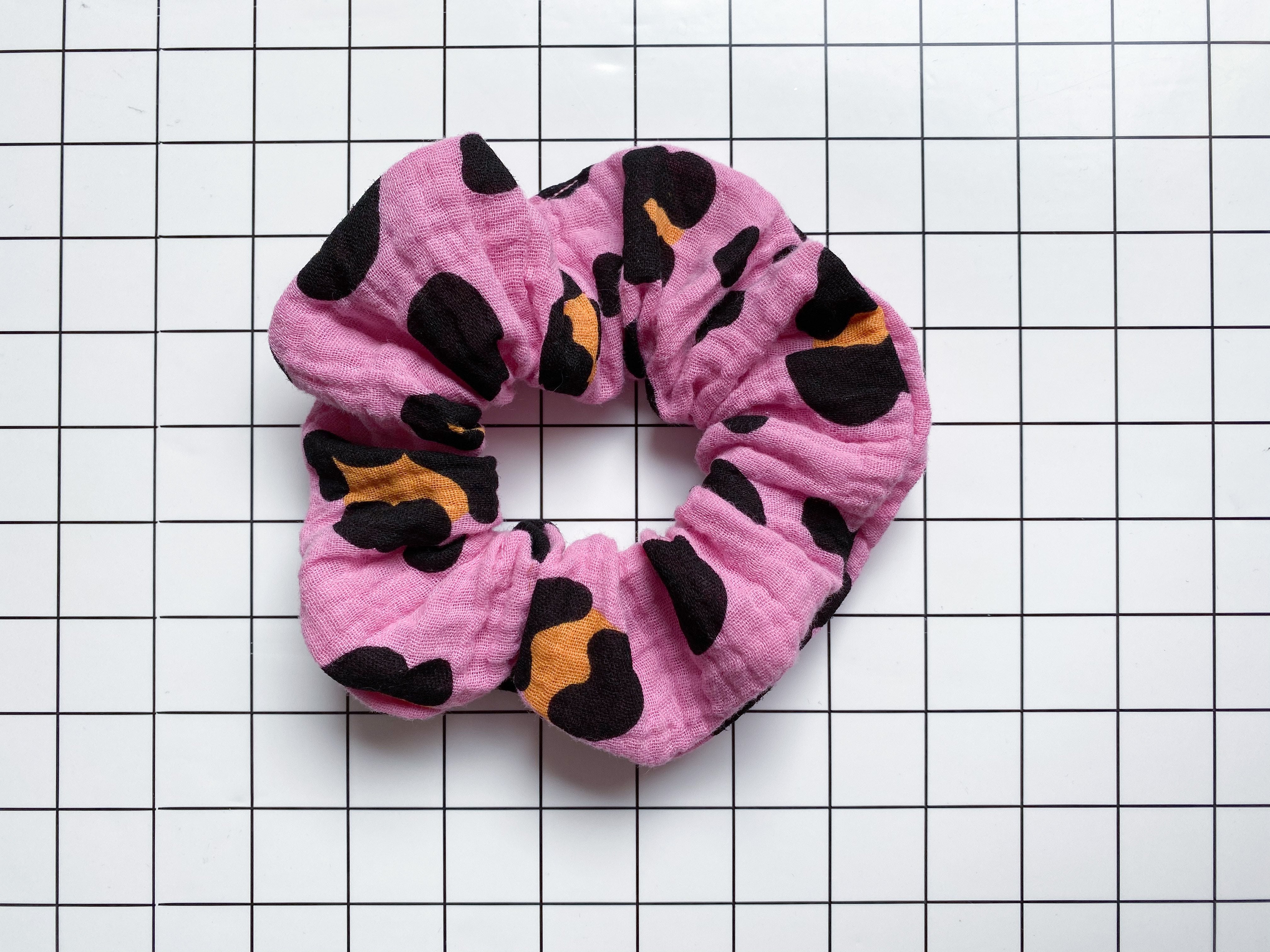 Scrunchie I Leo pink