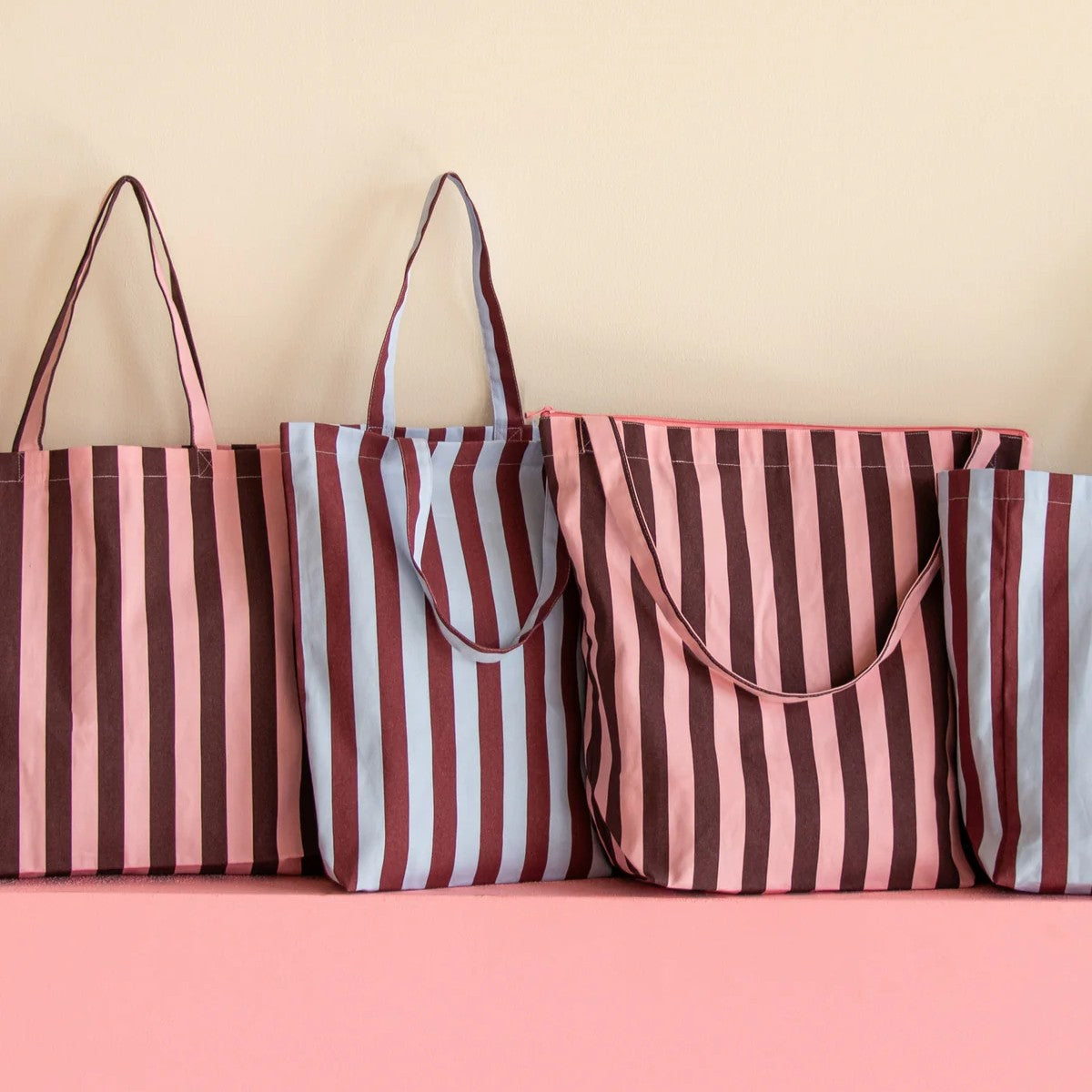 Baumwolltasche in der Farbe Himmelblau und Feige bei Frau Rabe in Die Halle