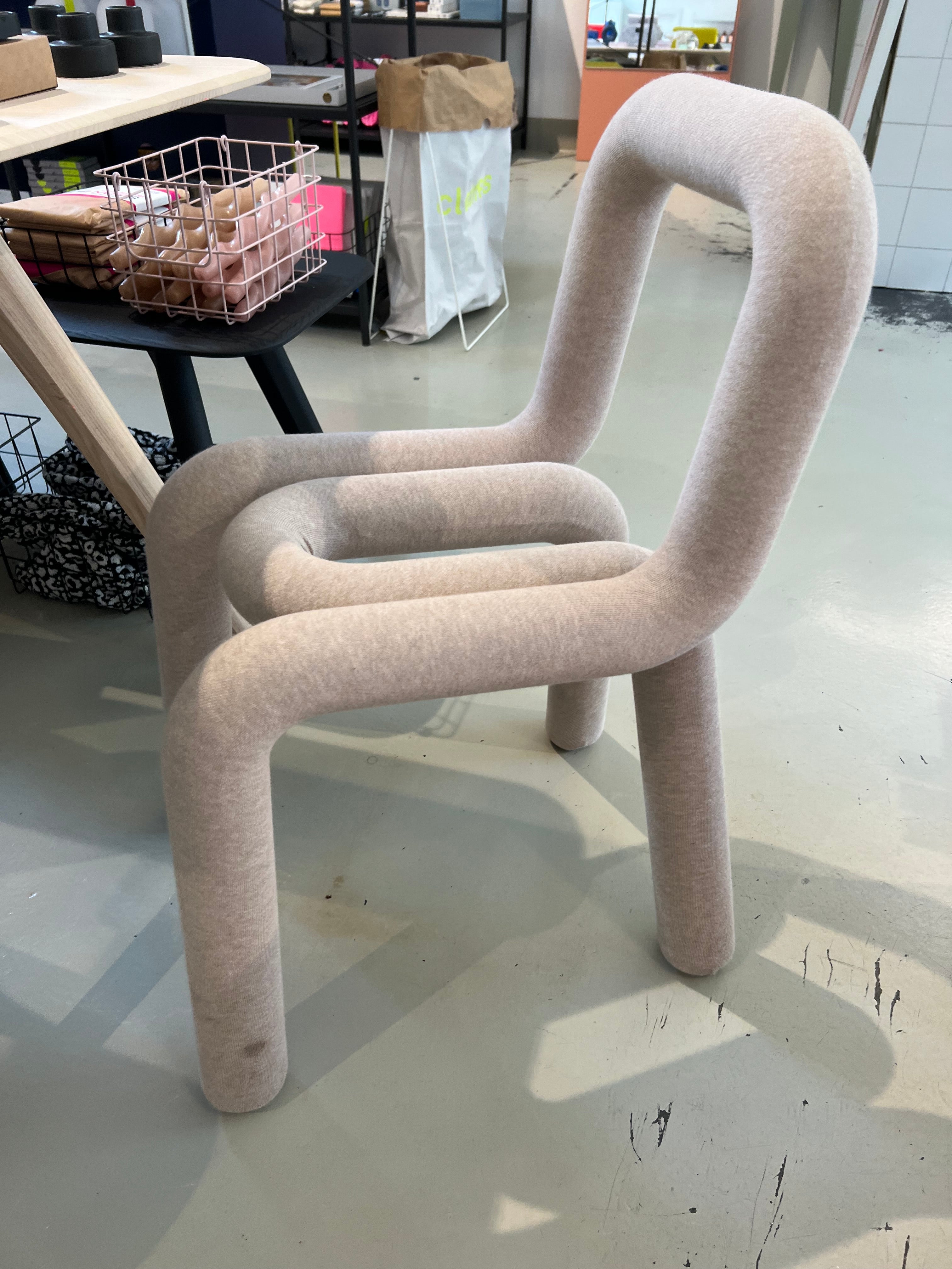 Ausstellungsstück - MOUSTACHE Bold Stuhl beige