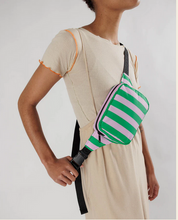 Lade das Bild in den Galerie-Viewer, Tasche Baggu Puffy Fanny Bag | grün/rosa gestreift

