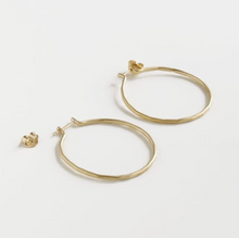 Lade das Bild in den Galerie-Viewer, Ohrringe Sophie ‘L’ Hoop Earrings | Gold Plated Sterling Silver

