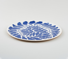 Lade das Bild in den Galerie-Viewer, Tablett | Leaves Blue Round
