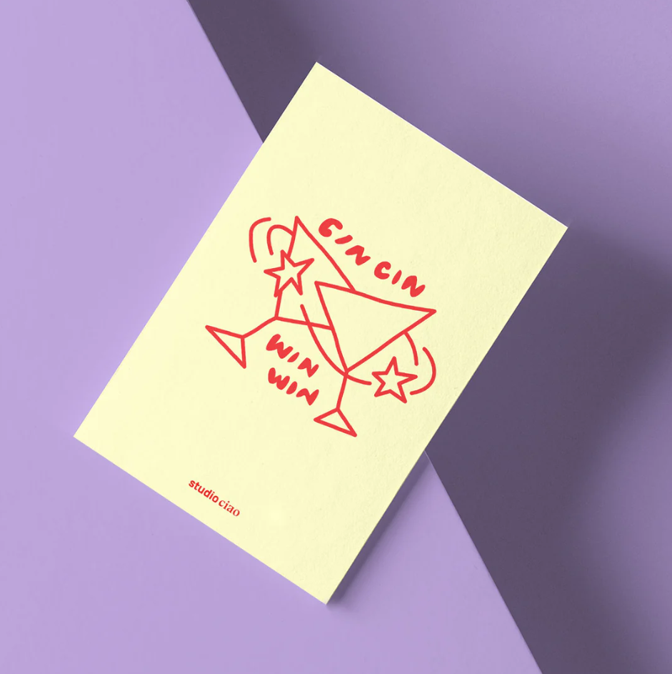 Postkarte DIN A6 mit Schriftzug „Cin Cin Win Win“ in roter Typografie mit Sektgläsern und Sternen auf weißem Karton, Design von Studio Ciao