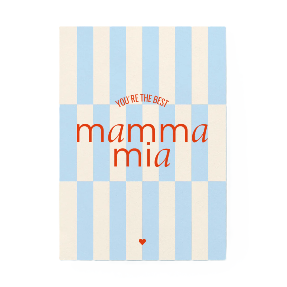 Postkarte DIN A6 mit Schriftzug „Mamma Mia“ in roter Typografie auf weiß blaue gemustertem Karton (350 g/m²), Design von Studio Ciao