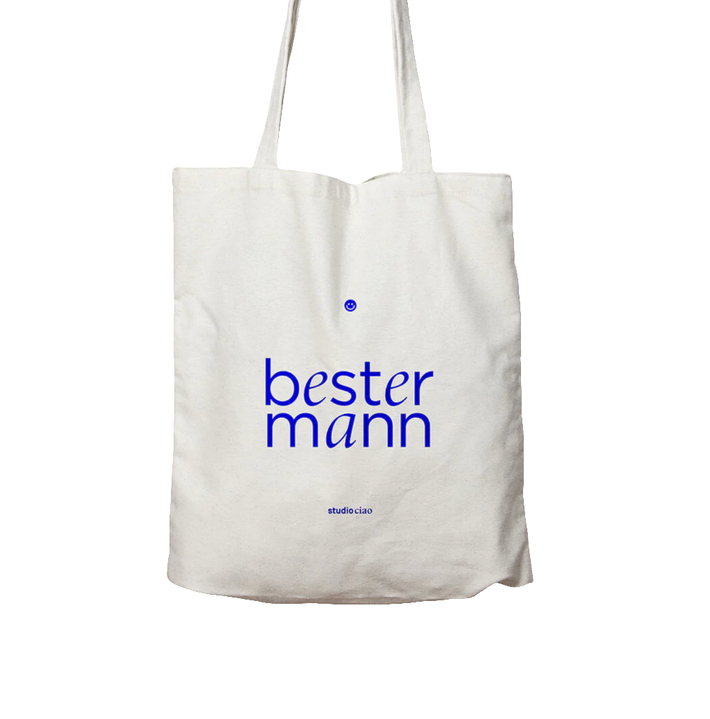 Naturfarbener Jutebeutel mit blauem Schriftzug "bester Mann" und langen Henkeln, Design von Studio Ciao