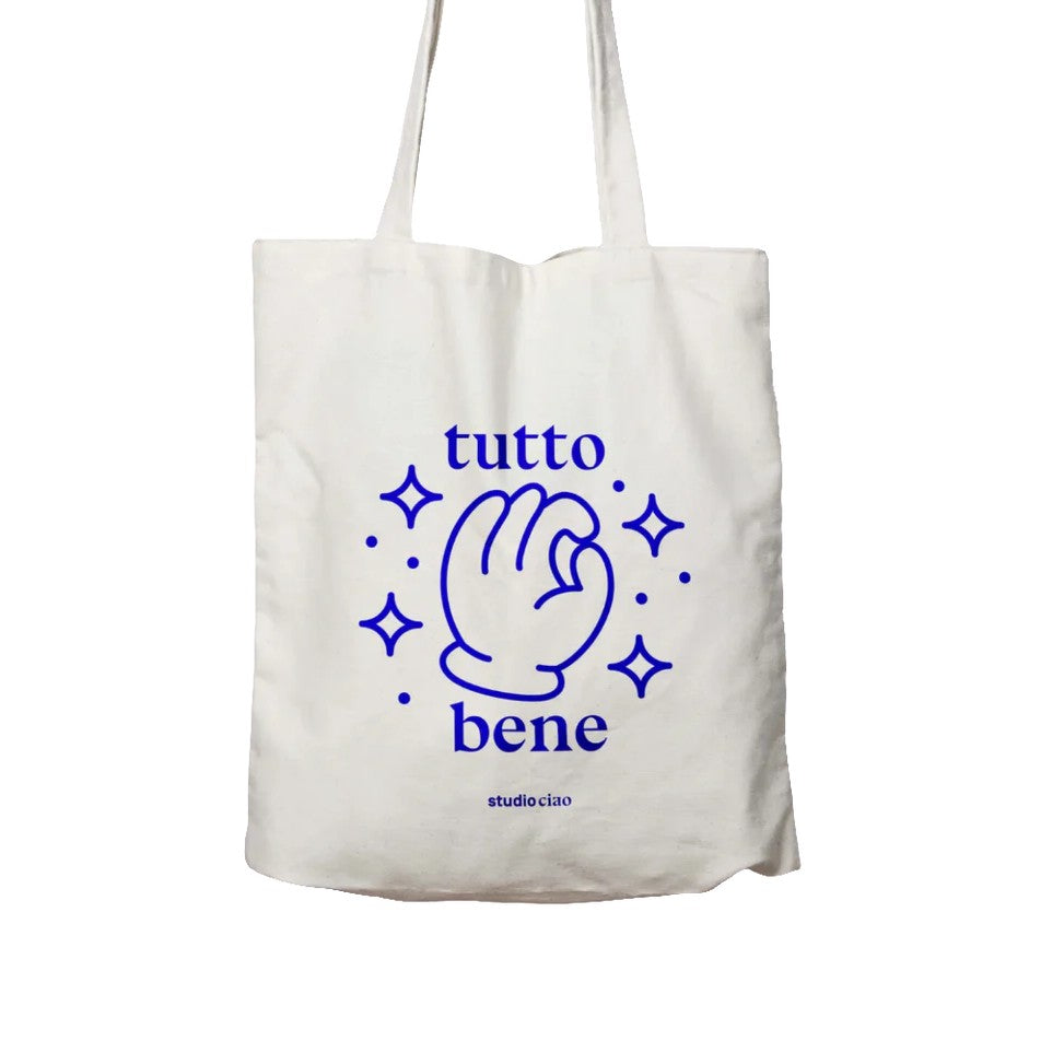 Naturfarbener Jutebeutel mit blauem Schriftzug "tutto bene" und langen Henkeln, Design von Studio Ciao
