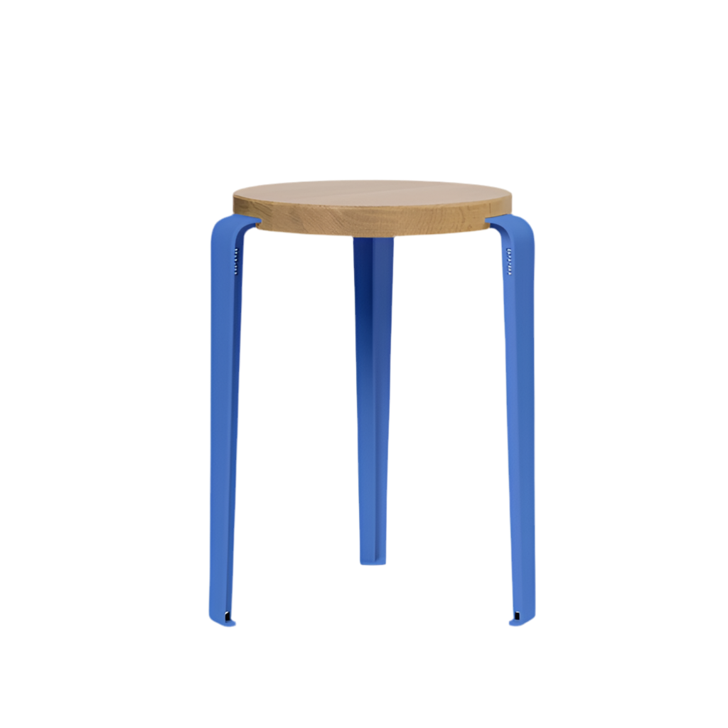 Hocker Lou von Tiptoe Sitzfläche Eiche massiv mit pulverbeschichteten Stahlbeinen in azure blue - bei Frau Rabe im Concept Store Die Halle