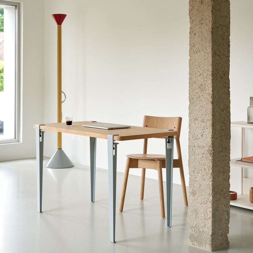 Tischbein von Tiptoe in pale blue bei Frau Rabe im Concept Store Die Halle