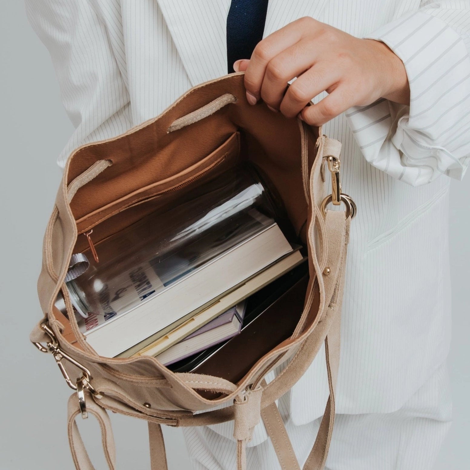 Convertible Saku Bucket Bag | Wildleder Fango