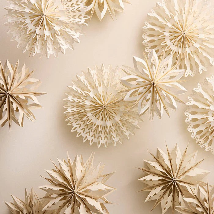 Papierstern Cosmic in Glitter mit einem Durchmesser von 20cm von Bungalow bei Frau Rabe im Concept Store Die Halle