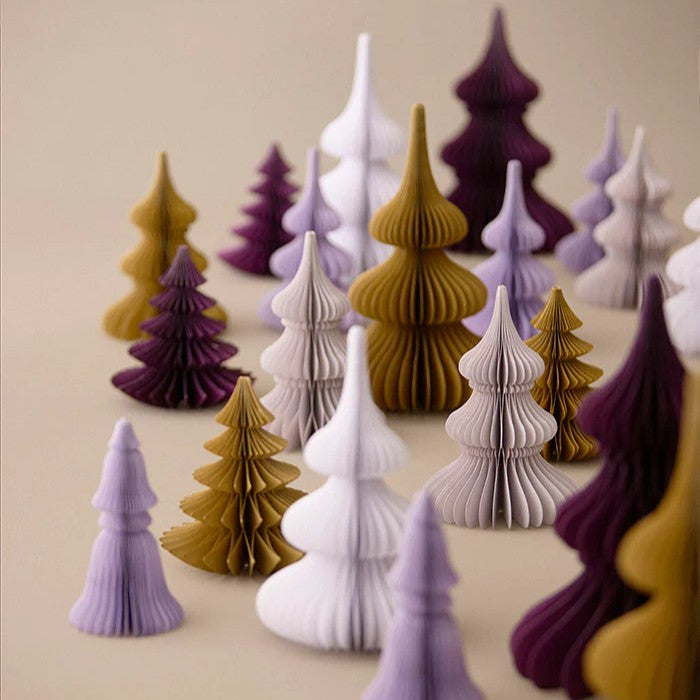 Wabentanne Spruce in 30cm Höhe in der Farbe Frost White von Bungalow bei Frau Rabe im Concept Store Die Halle in Tübingen
