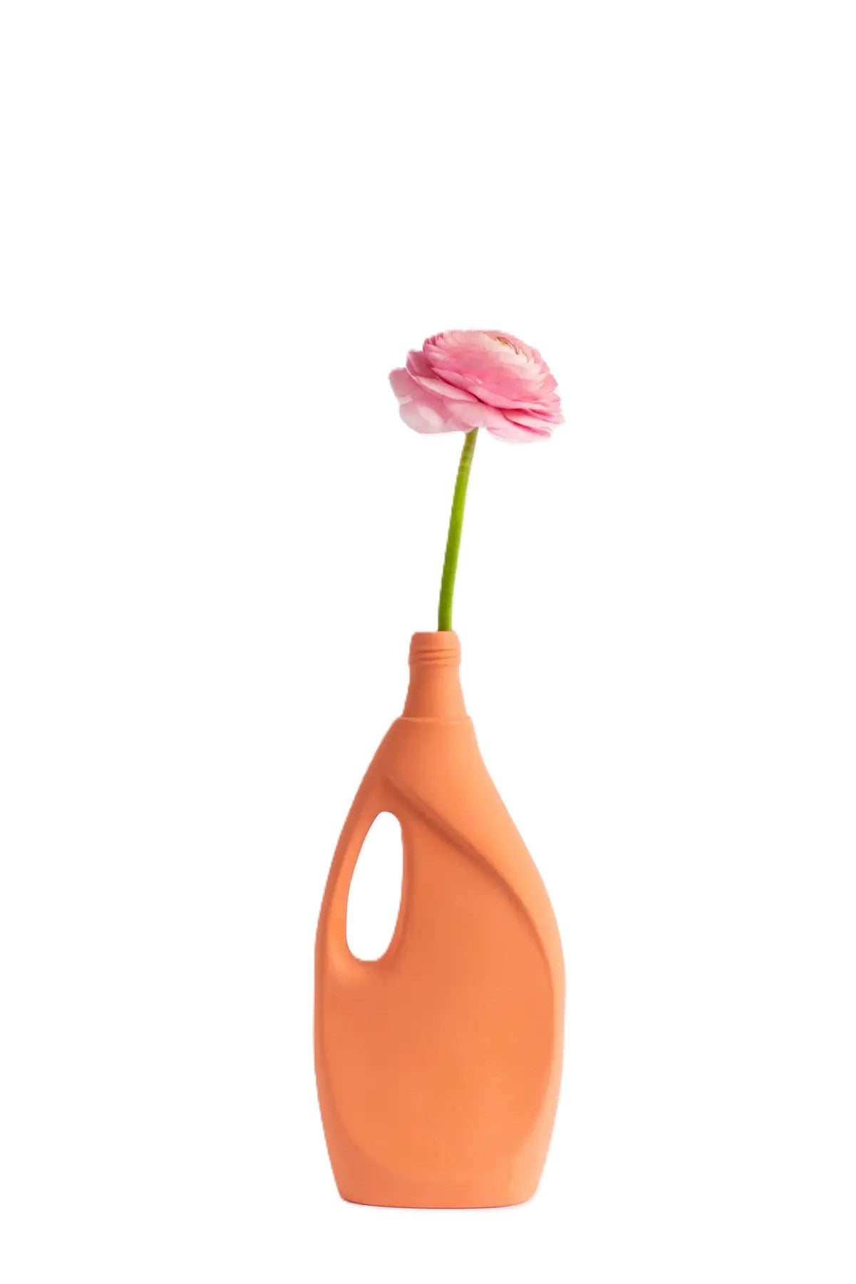 Portellan Bottle Vase #13 in salmon von Foekje Fleur bei Frau Rabe im Concept Store Die Halle in Tübingen