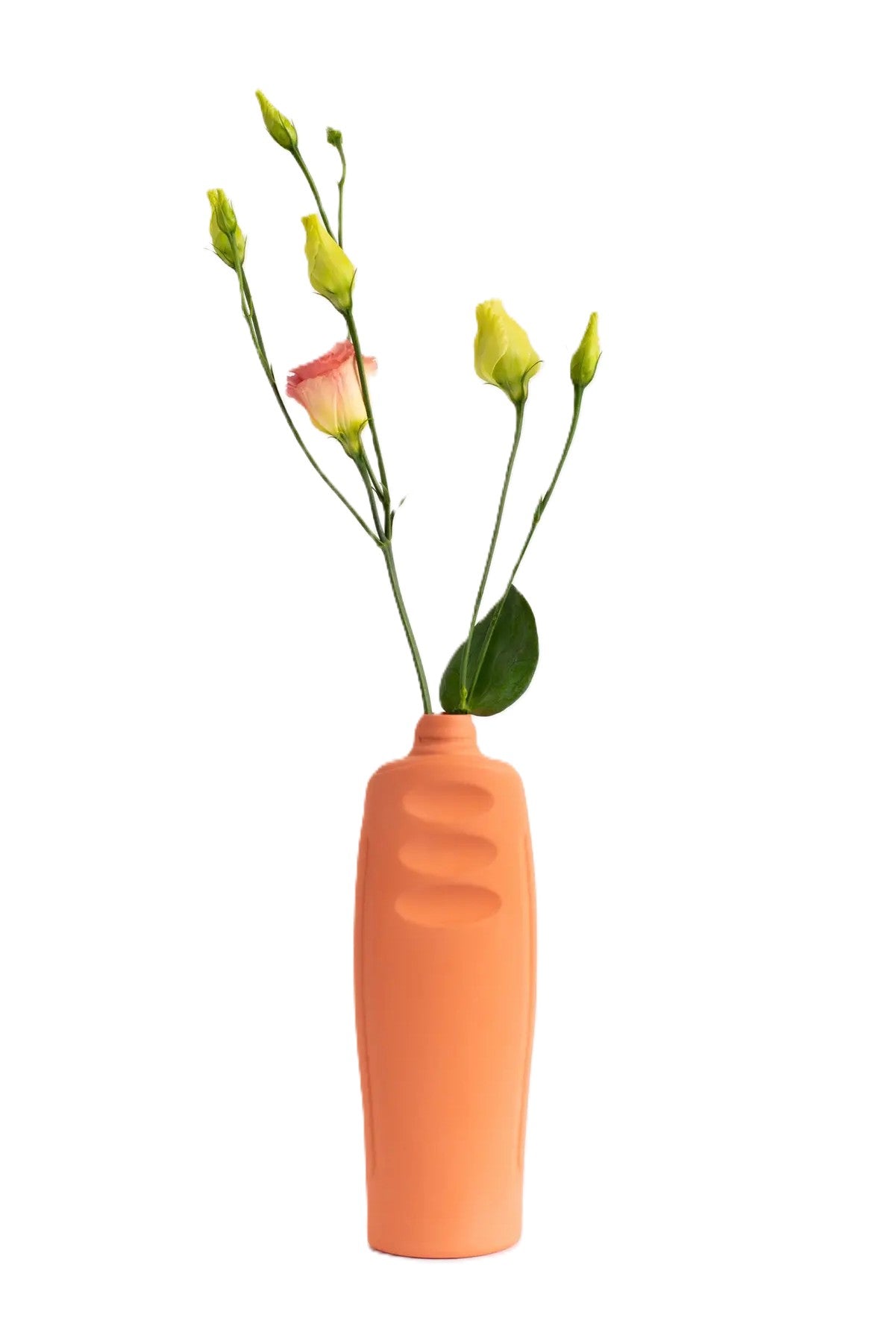 Portellan Bottle Vase #23 in salmon von Foekje Fleur bei Frau Rabe im Concept Store Die Halle in Tübingen