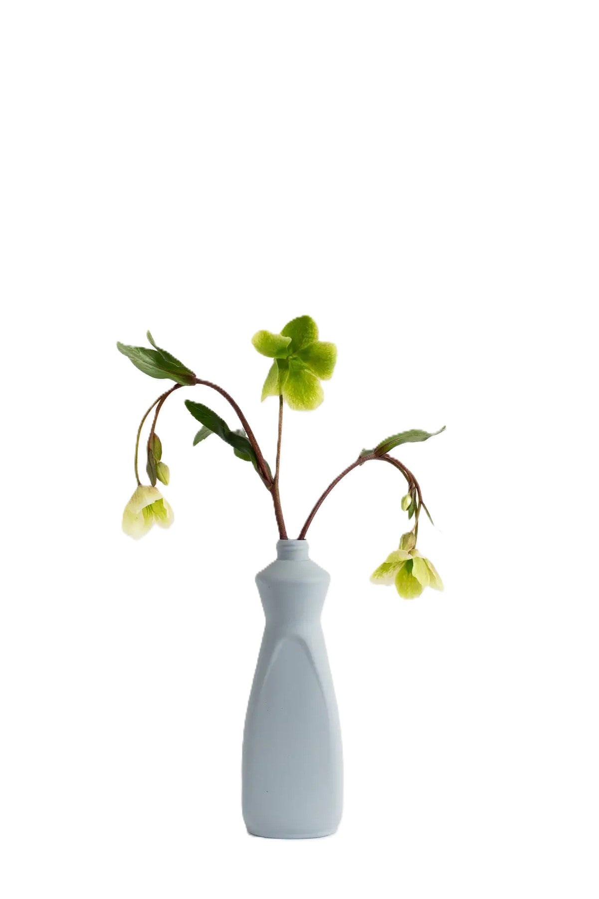 Portellan Bottle Vase #24 in lavendel von Foekje Fleur bei Frau Rabe im Concept Store Die Halle in Tübingen