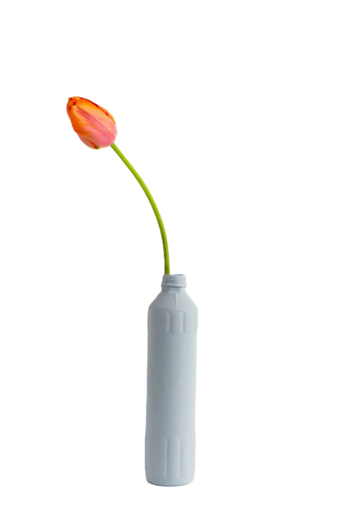 Portellan Bottle Vase #26 in lavendel von Foekje Fleur bei Frau Rabe im Concept Store Die Halle in Tübingen